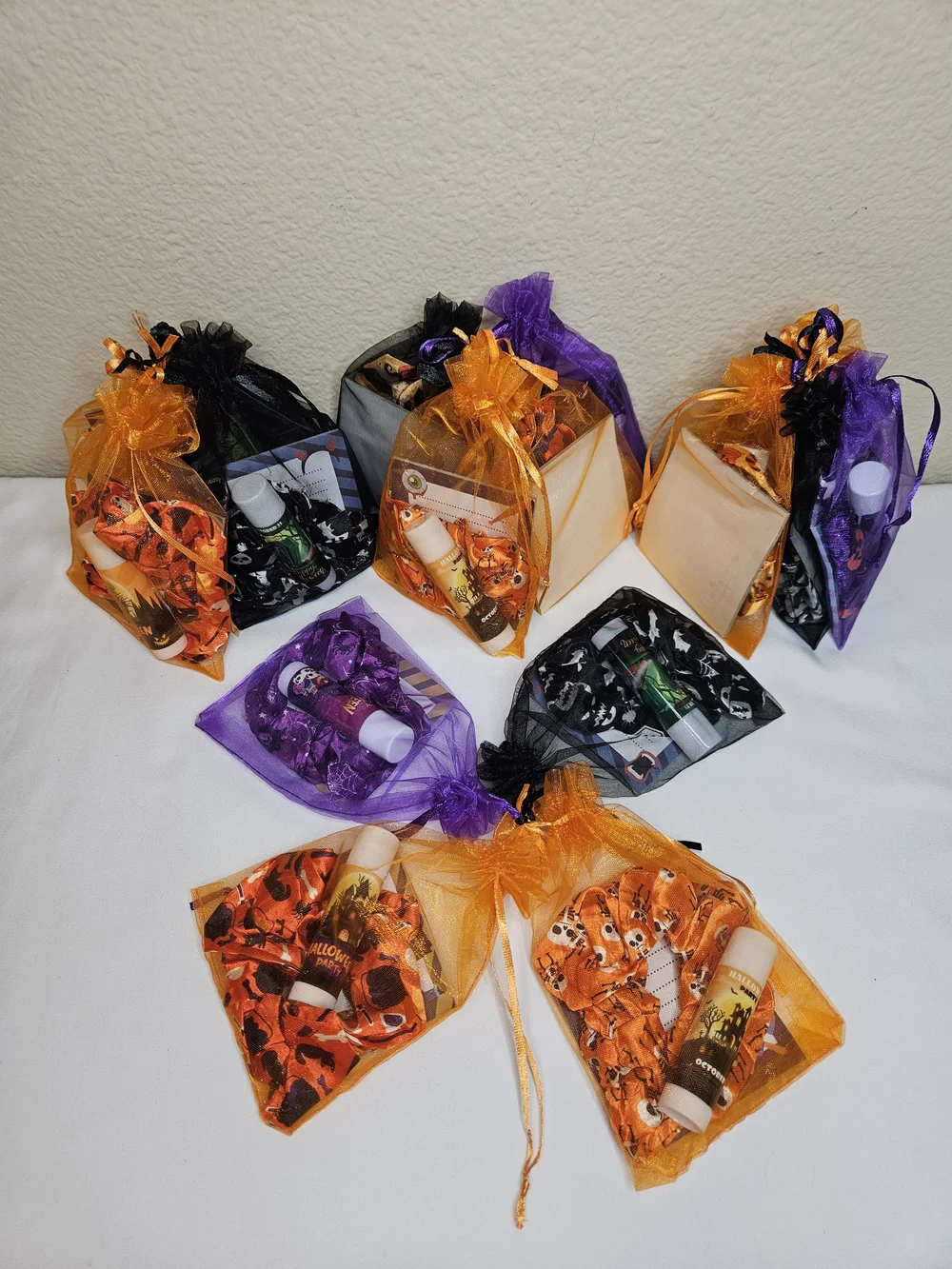 Set of 4 Halloween Gift Bags | Scrunchie, Lip Balm & Sticky Notes NEW